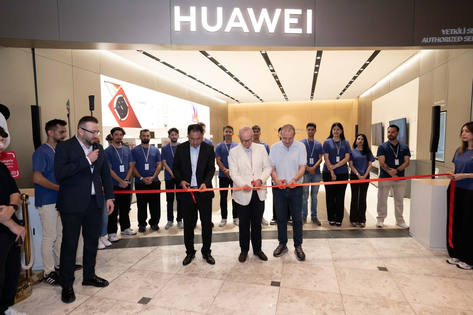 HUAWEI, Marmara Forum'da 110 metrekarelik deneyim mağazası açtı