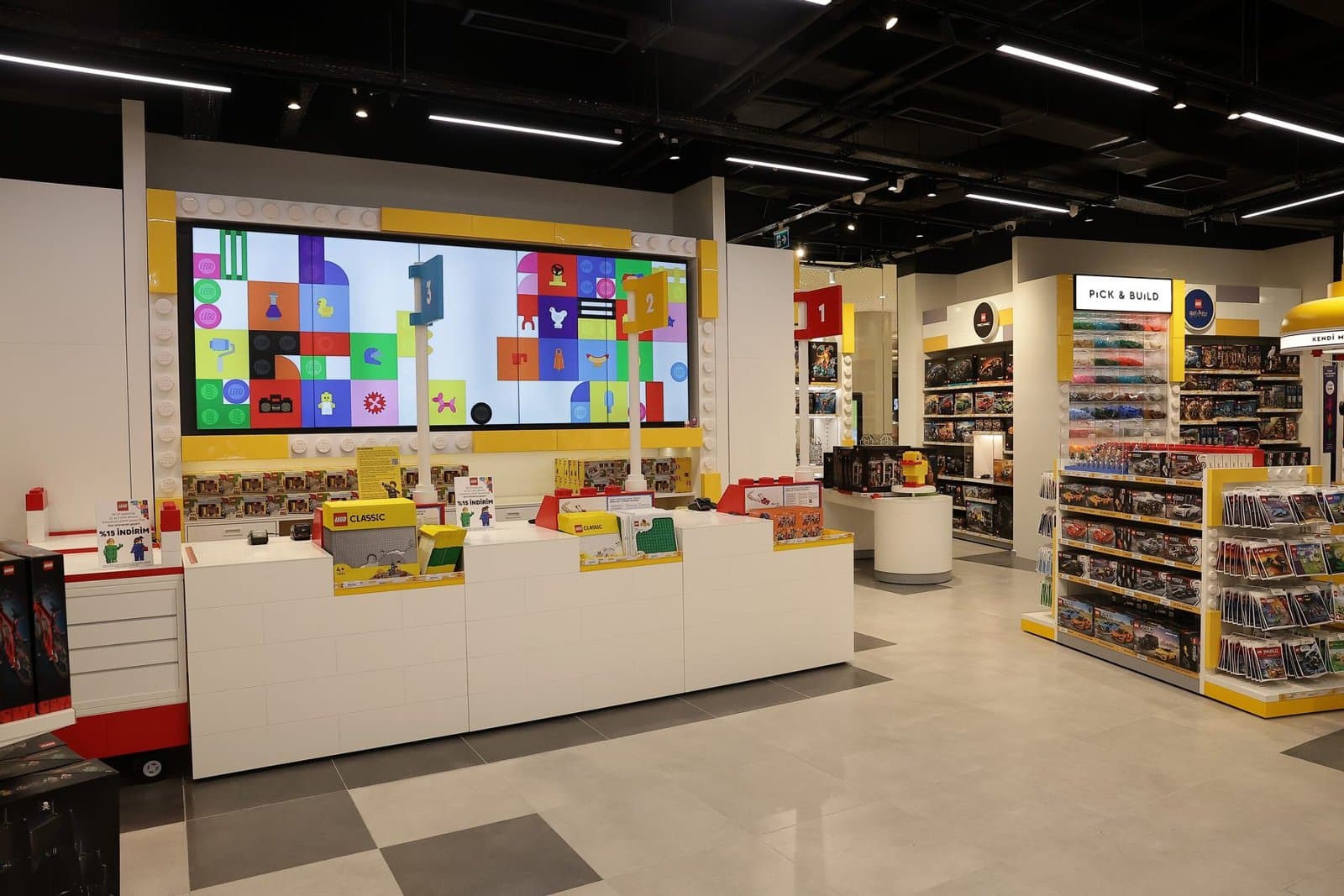 LEGO, İstanbul'daki 12'nci mağazasını İstinyePark'ta açtı