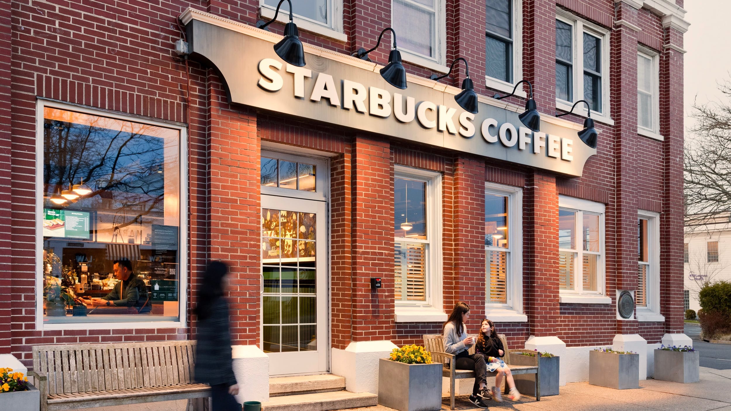 Starbucks Kuzey Amerika'da 250 mağaza kapatıyor, Türkiye'de büyüme hedefi sürüyor