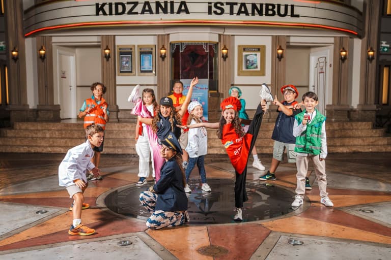 KidZania İstanbul KidZitter ile ailelere AVM'de zaman açıyor