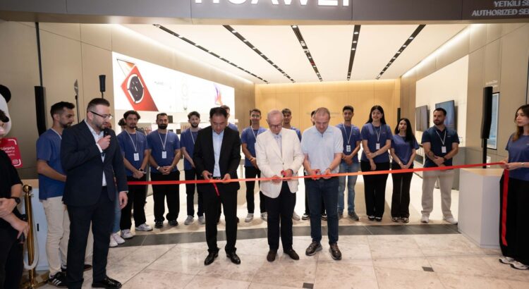 HUAWEI, Marmara Forum'da 110 metrekarelik deneyim mağazası açtı